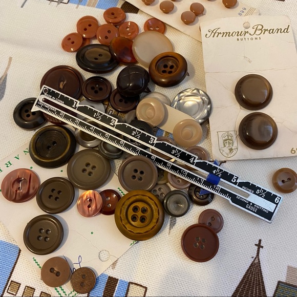 Vintage Buttons Lot for Your Craft, Knitting or Sewing Projects - Picture 5 of 5